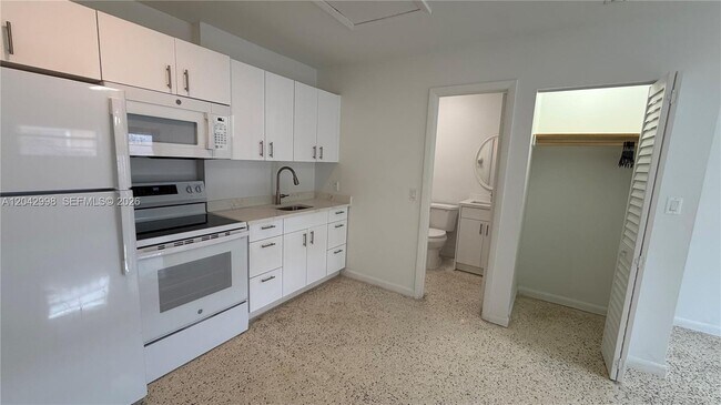 Building Photo - 612 NW 43rd Ct