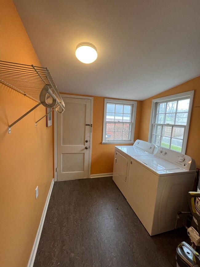 Building Photo - Renovated 2 Bedroom/ 1 Bath Duplex minutes to 12th South, Lipscomb, Belmont and Vandy