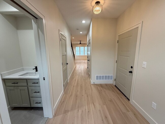 Building Photo - 6711-6715 New Town Ave.