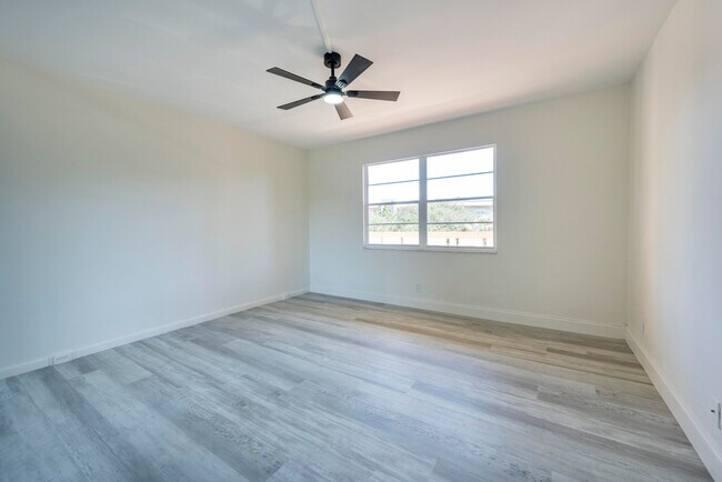 Building Photo - 2303 Lucaya Ln