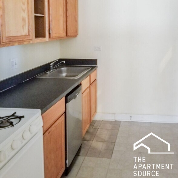 Building Photo - 3915 N Pine Grove Ave