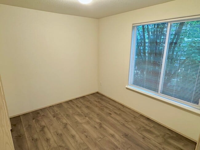 Building Photo - ROMAA01