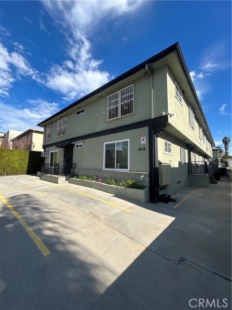 Building Photo - 1818 N Kingsley Dr