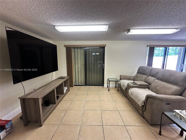Building Photo - 3730 Alcantara Ave