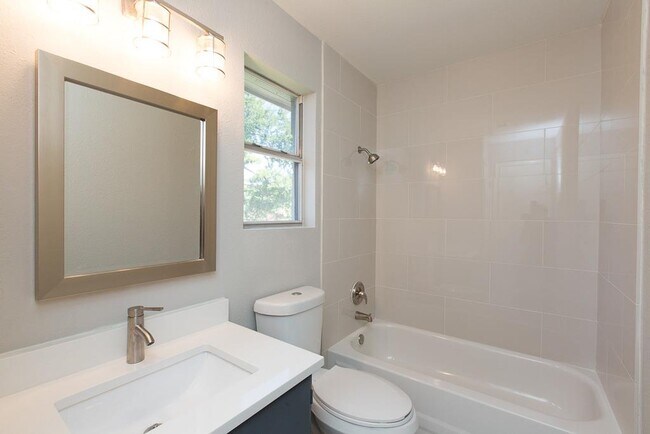 Building Photo - 917 Minturn Ln