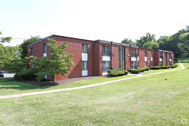 Building Photo - Forest Park Apartments
