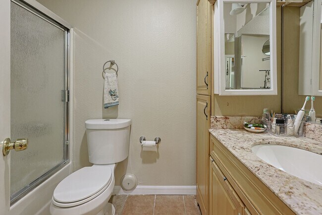 Building Photo - Beautiful 2 Bed, 2 Bath Condo in 62+ Community – Furnished or Unfurnished