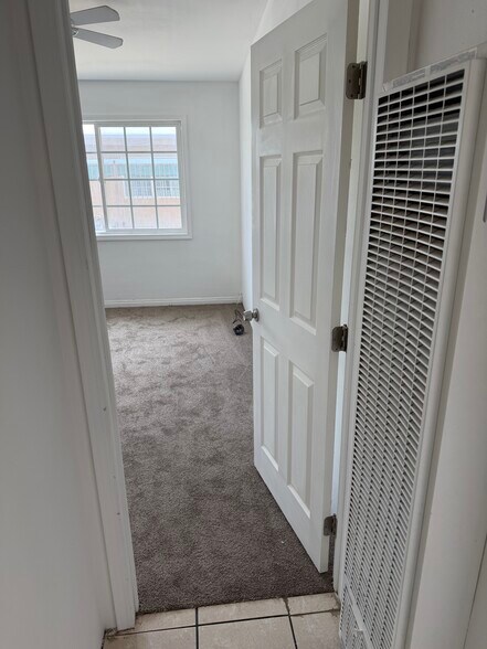 Building Photo - 835 E Avenue Q