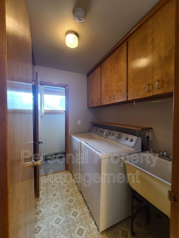 Building Photo - 4705 NW Harney St