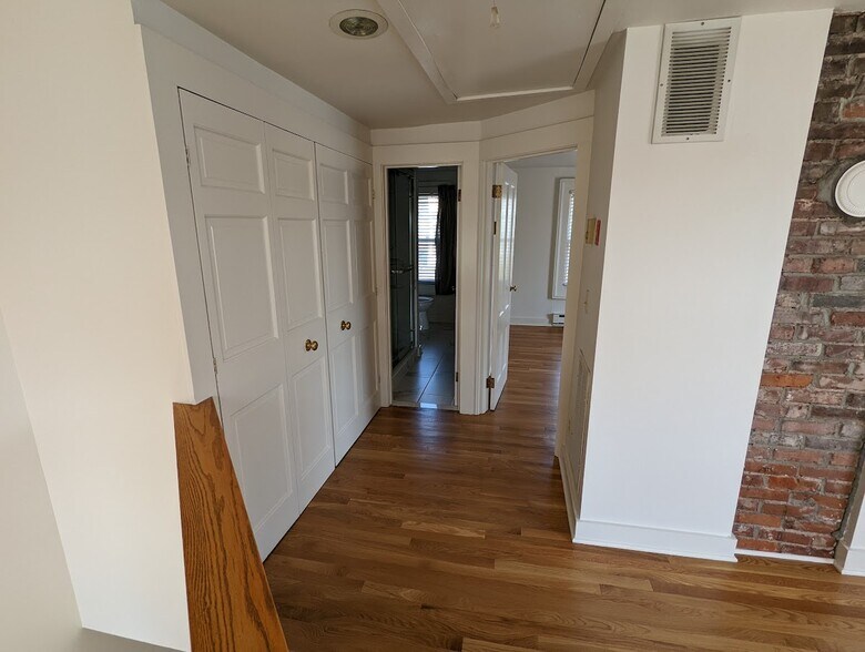 Building Photo - 642 Quinnipiac Ave