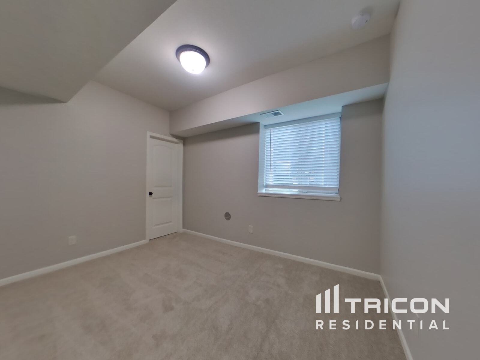 Building Photo - 1029 NE Copperwood Dr