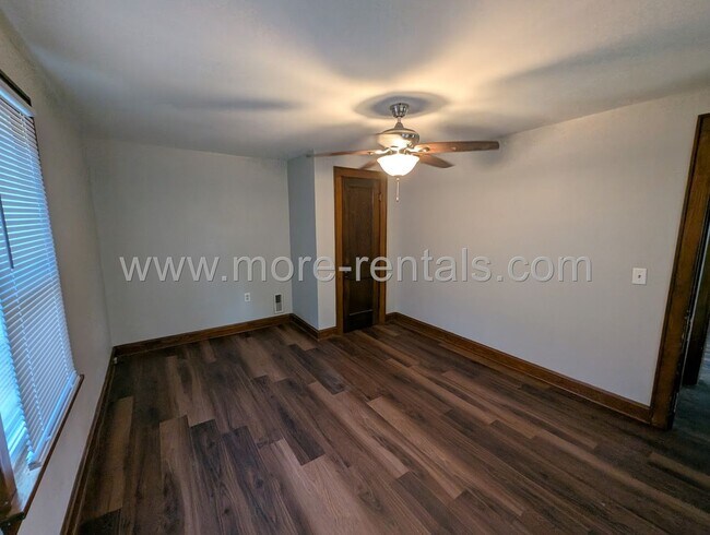 Building Photo - 392 Collingwood Ave