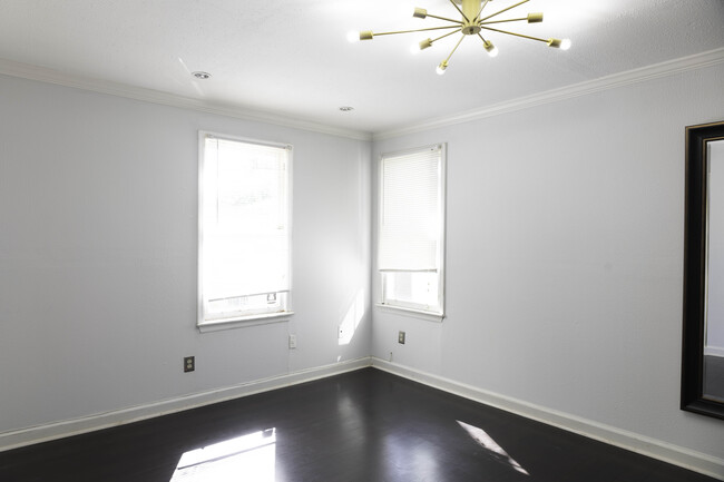 Light filled apartment with new contemporary light fixtures throughout - 1217 Landon Ave