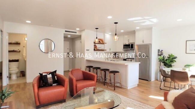 Building Photo - Beautifully Remodeled Condo Located in Pri...