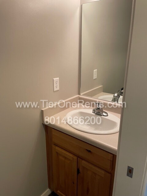 Building Photo - NO DEPOSIT option available for qualified ...
