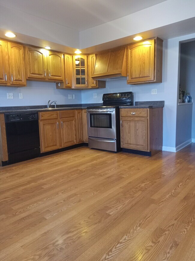 Building Photo - 2123 Prospect Ave