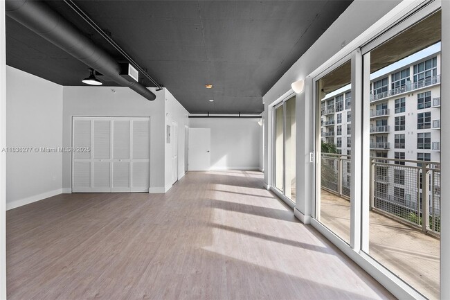 Building Photo - 455 NE 25th St