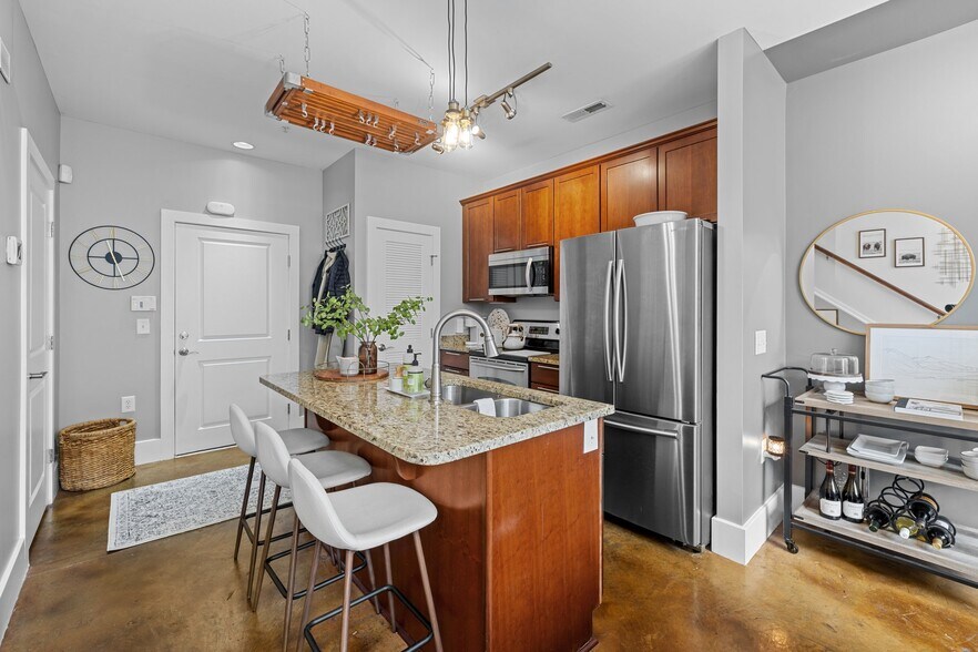 Building Photo - 444 S Blount St