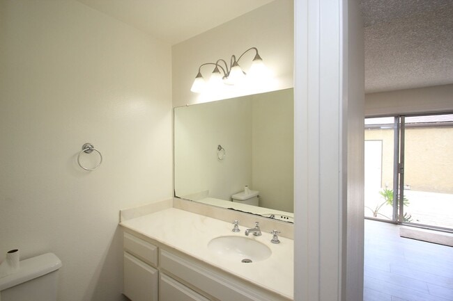 Building Photo - Coming Soon – Charming 3-Bedroom Townhome ...
