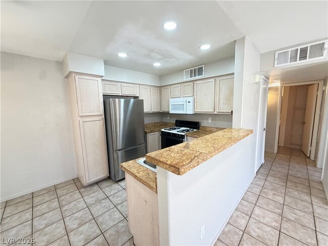Building Photo - 3085 Casey Dr