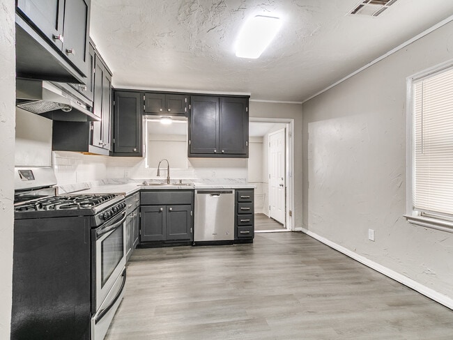 Building Photo - 220 E Jacobs Dr