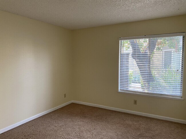 Building Photo - 1313 Floyd Ave