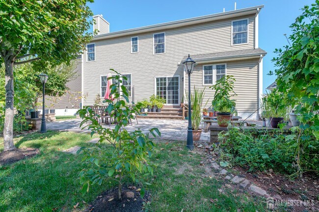 Building Photo - 8 Comstock Ln