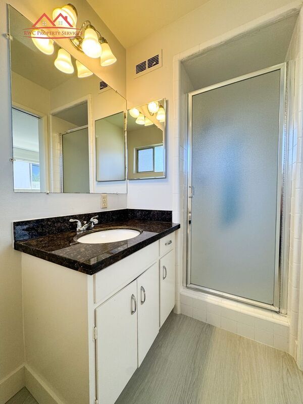 Building Photo - 411 College Ave