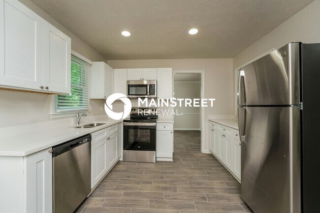 Building Photo - 4 Bedroom Pet-Friendly Home in STONE MOUNTAIN, GA with Main Street Renewal