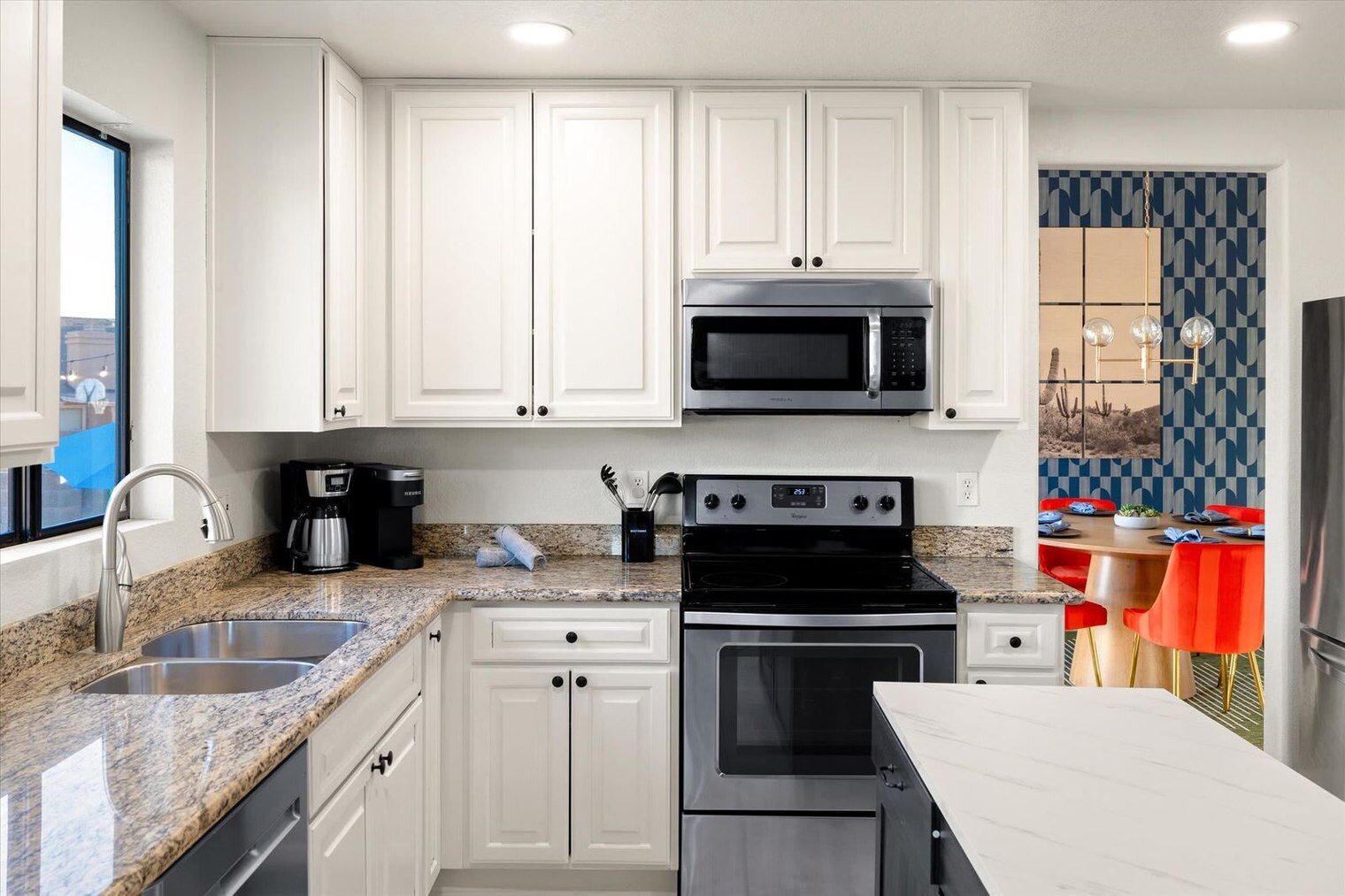 Building Photo - 6041 W Villa Maria Dr