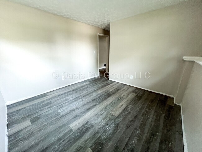 Building Photo - 912 Tellega Ave