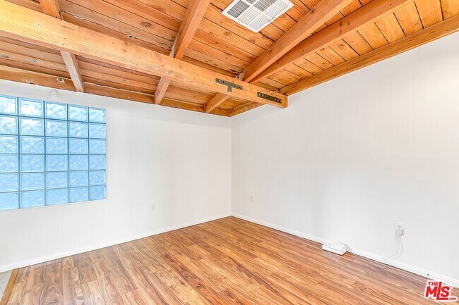 Building Photo - 1252 W 1st St