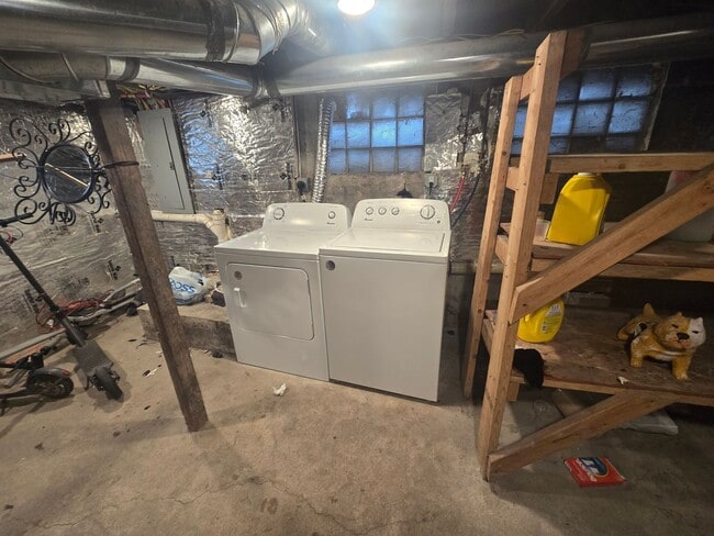 Building Photo - Available for Move In This November!