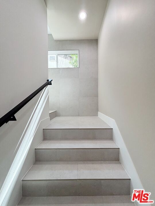 Building Photo - 713 Devirian Pl