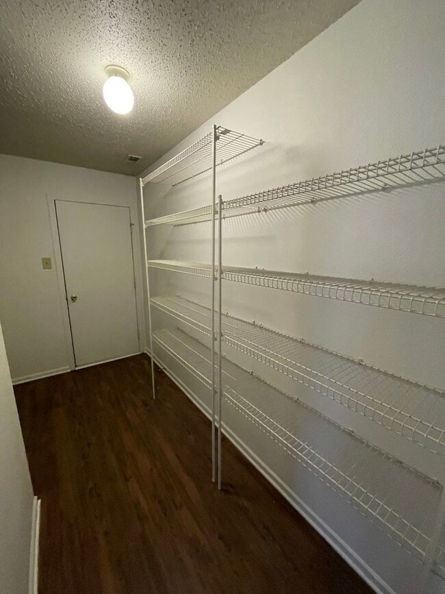 Building Photo - Franklin Twp - 3 BR 2 story