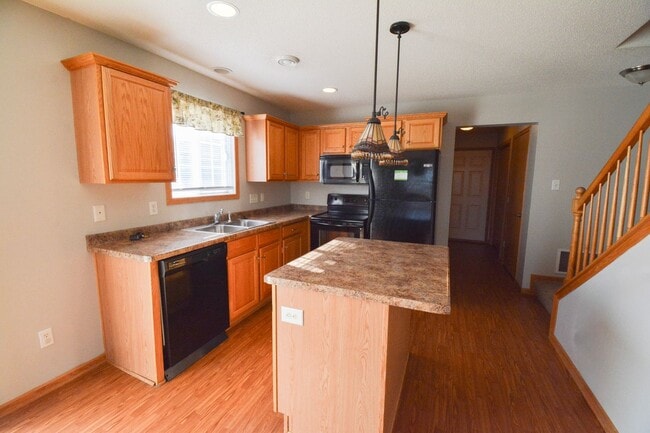 Building Photo - Incredible views from this end-unit townhome!