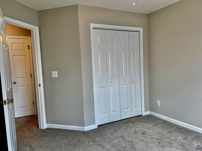 Building Photo - 201 Tyson Glen Dr