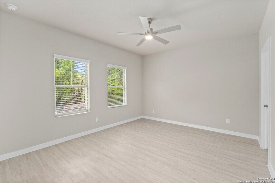 Building Photo - 510 Carol Crest St