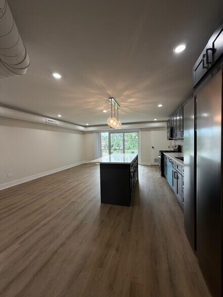 Building Photo - 10217 Dearlove Rd
