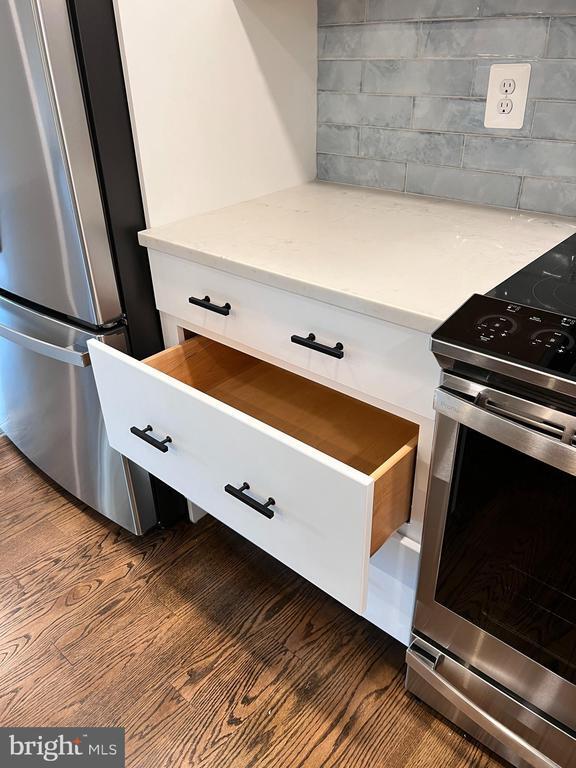 Building Photo - 210 Point Ln