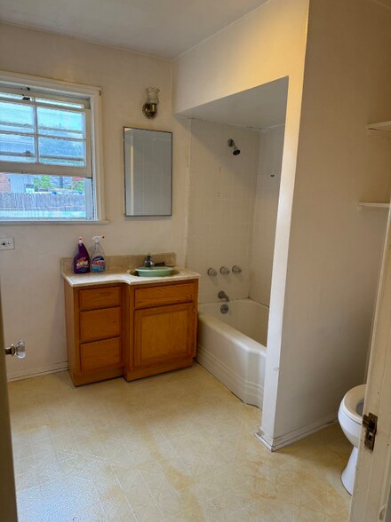 Building Photo - 719 W Longden Ave