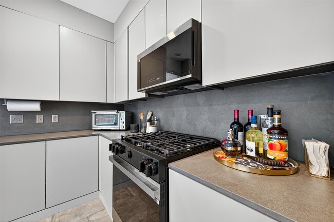 Building Photo - 10021 Hillside Bayou Dr