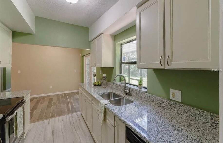 Building Photo - 5321 Grandview Dr