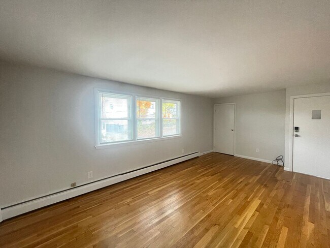 Building Photo - 457 Merrimack St