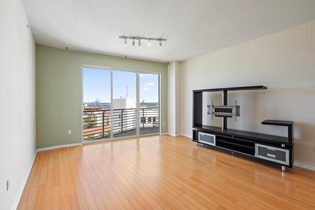 Building Photo - 1551 N Flagler Dr