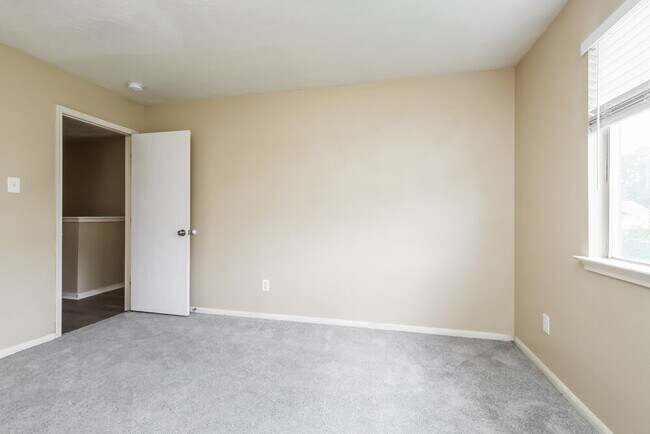 Building Photo - 3015 Cinnamon Glen Dr