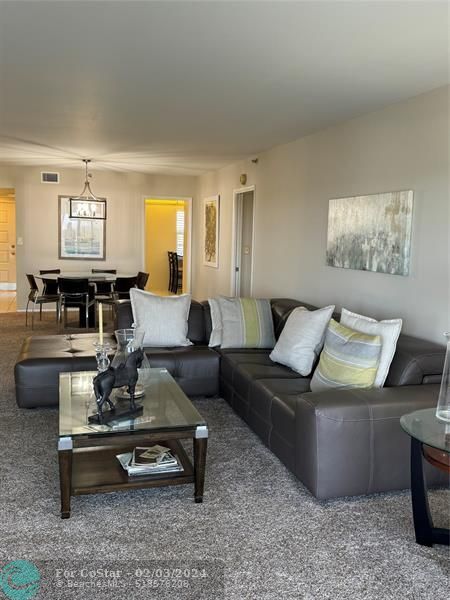 Building Photo - 3499 Oaks Way