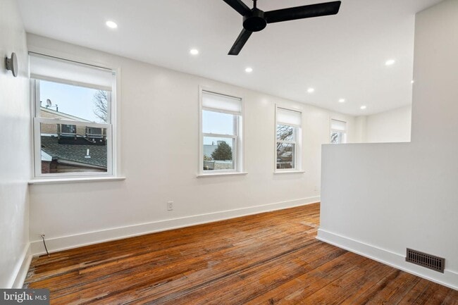 Building Photo - 136 Carpenter St