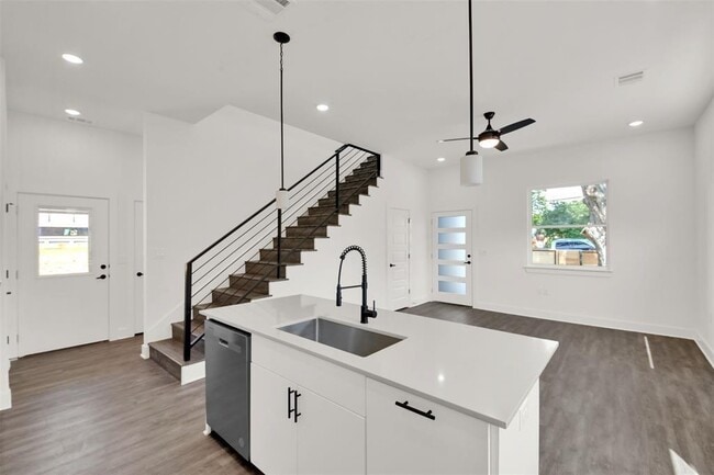 Building Photo - 7603 Carver Ave