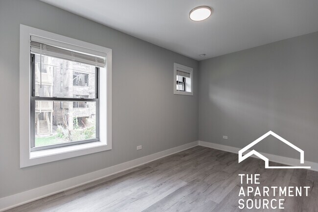 Building Photo - 1137 Oak Ave